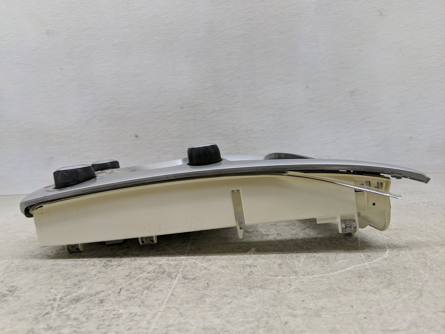 2010-2011 Chevrolet Equinox Radio AM FM Cd Player Receiver Replacement P/N:20878036 Fits Fits 2010 2011 OEM Used Auto Parts 