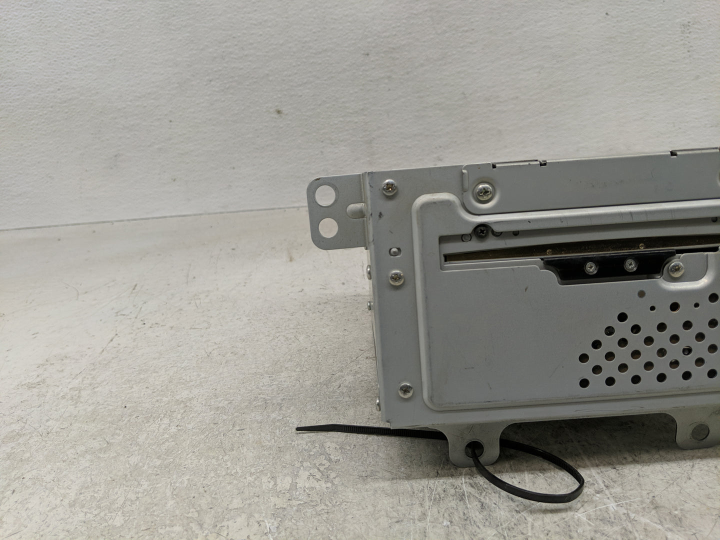 2010 Chevrolet Equinox Radio AM FM Cd Player Receiver Replacement P/N:2097419 Fits Fits 2011 OEM Used Auto Parts - Oemusedau