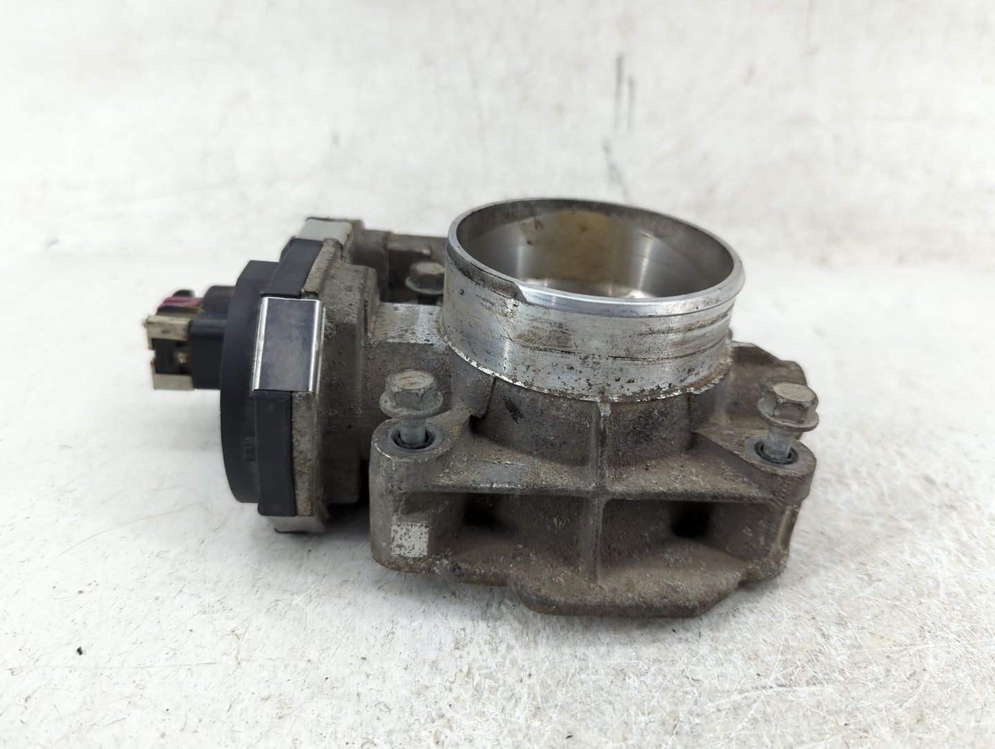 2010-2011 Chevrolet Equinox Throttle Body P/N:12616668 Fits Fits 2007 2008 2009 2010 2011 2012 OEM Used Auto Parts - Oemused