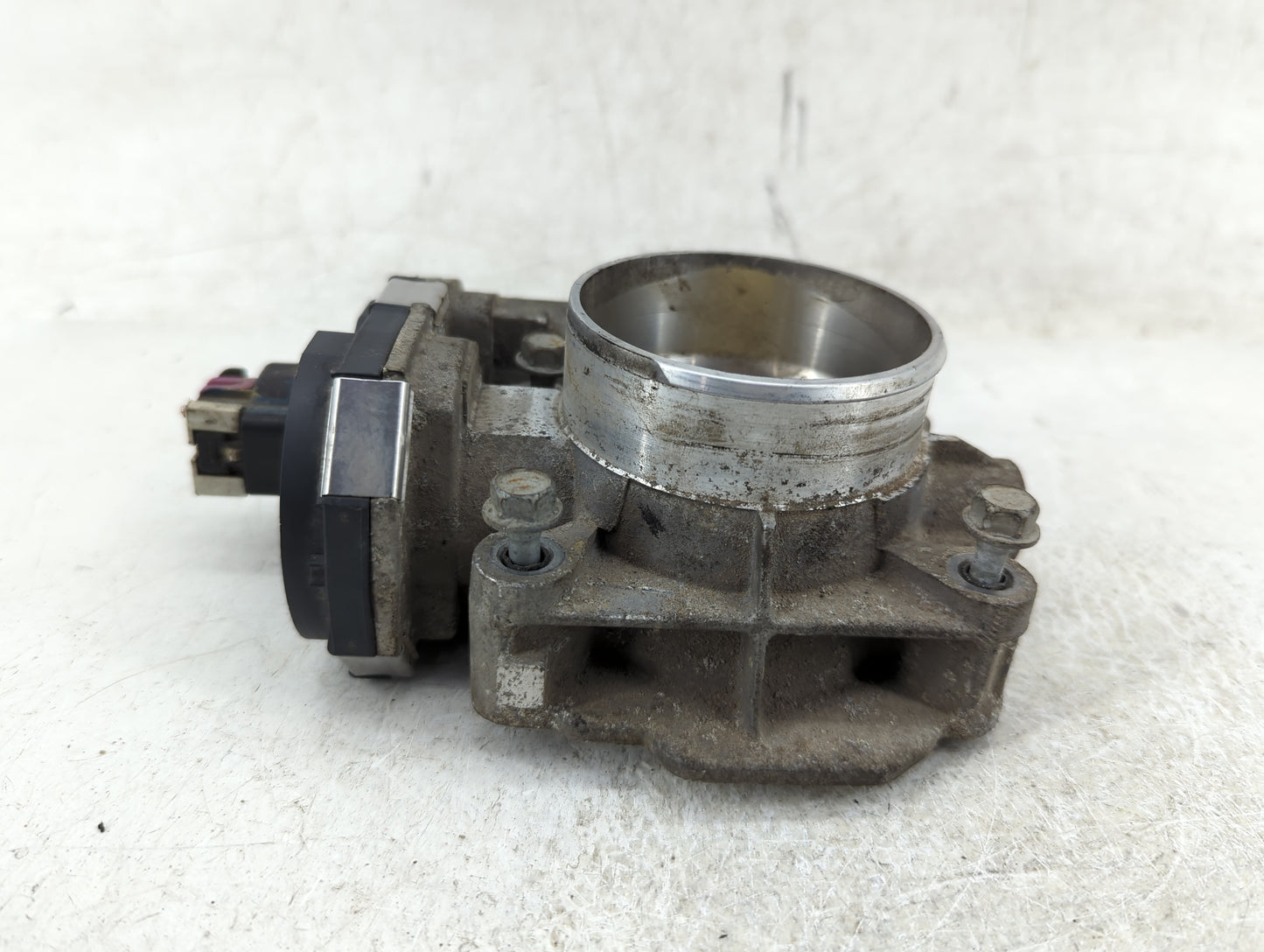 2010-2011 Chevrolet Equinox Throttle Body P/N:12616668 Fits Fits 2007 2008 2009 2010 2011 2012 OEM Used Auto Parts - Oemused