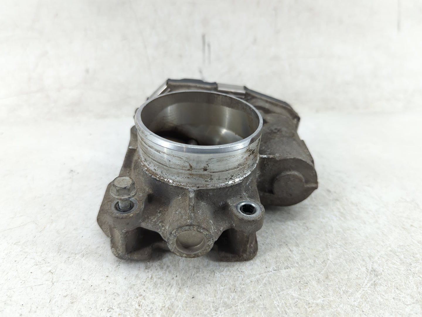 2010-2011 Chevrolet Equinox Throttle Body P/N:12616668 Fits Fits 2007 2008 2009 2010 2011 2012 OEM Used Auto Parts - Oemused