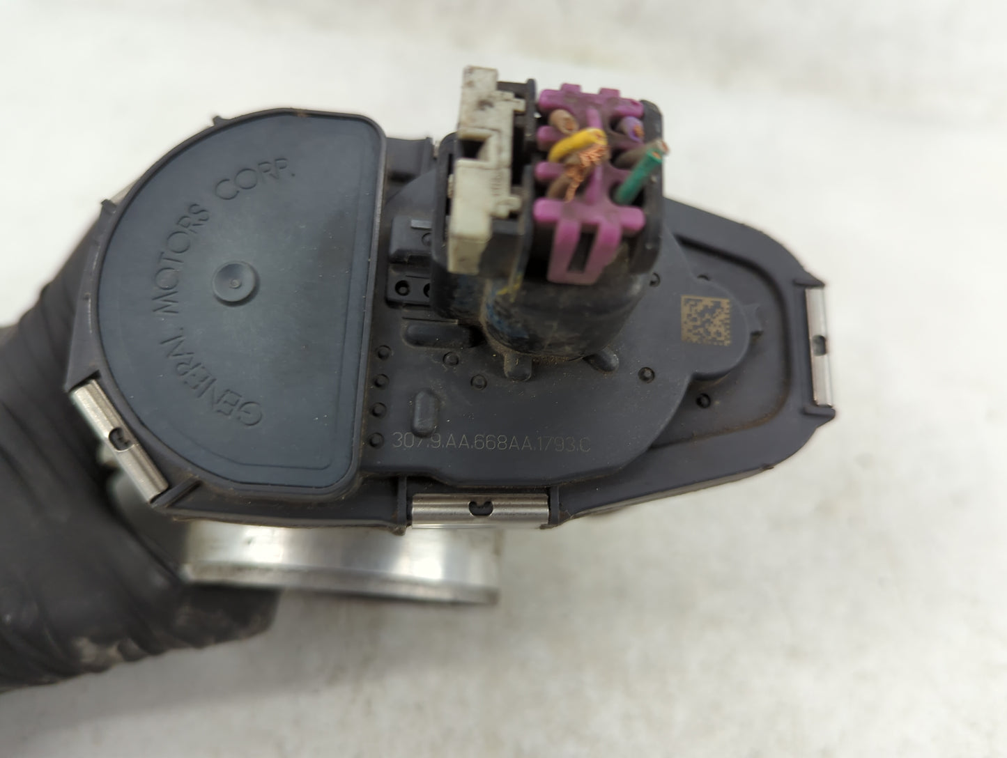 2010-2011 Chevrolet Equinox Throttle Body P/N:12616668 Fits Fits 2007 2008 2009 2010 2011 2012 OEM Used Auto Parts - Oemused