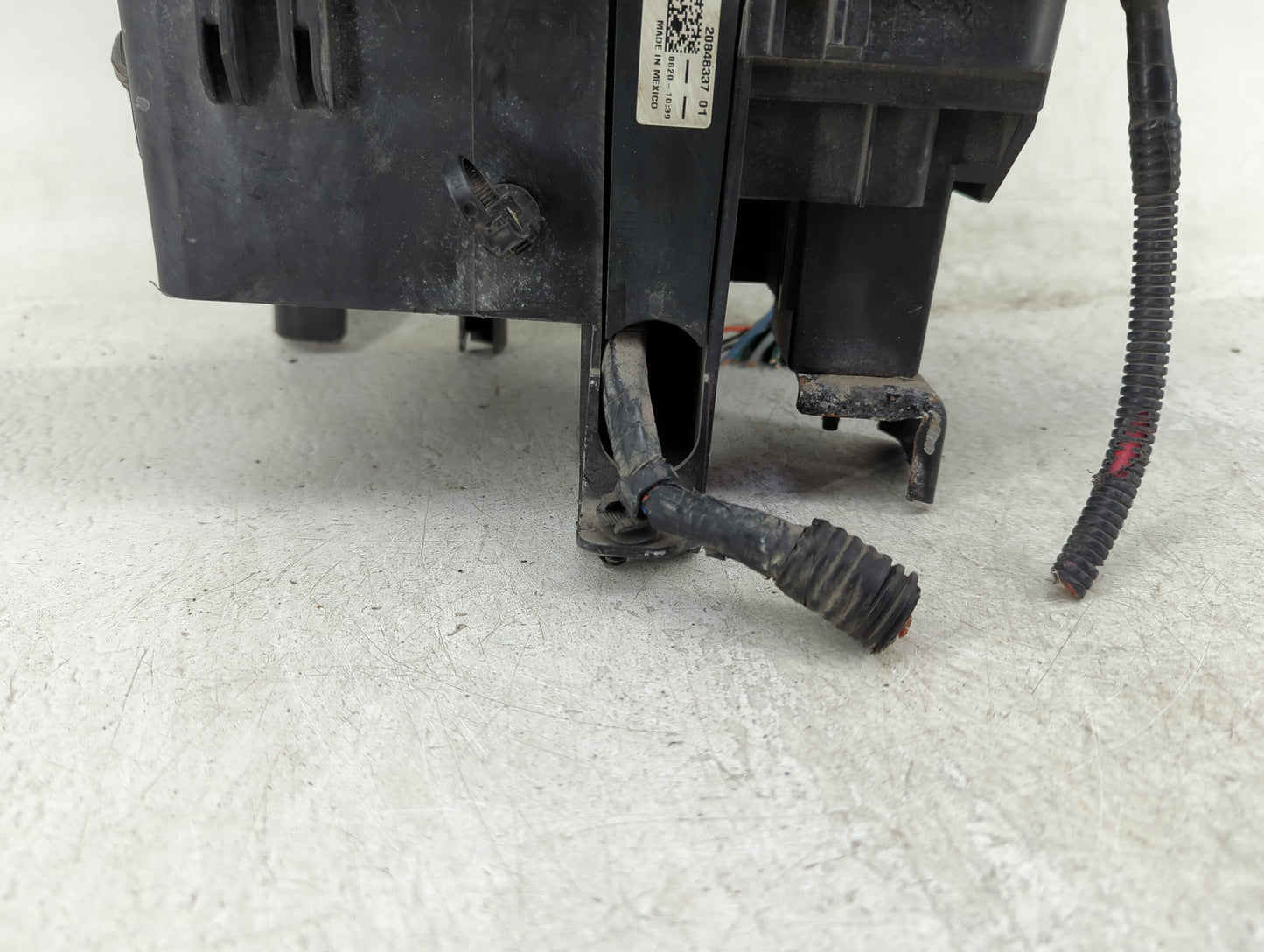 2010 Chevrolet Equinox Fusebox Fuse Box Panel Relay Module P/N:20848337-01 Fits OEM Used Auto Parts - Oemusedautoparts1.com