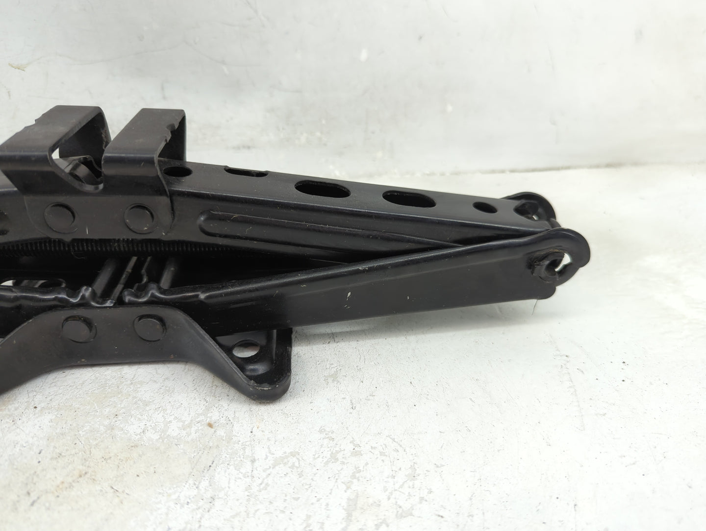 2010 Chevrolet Equinox Spare Scissor Car Jack 1409499 - Oemusedautoparts1.com