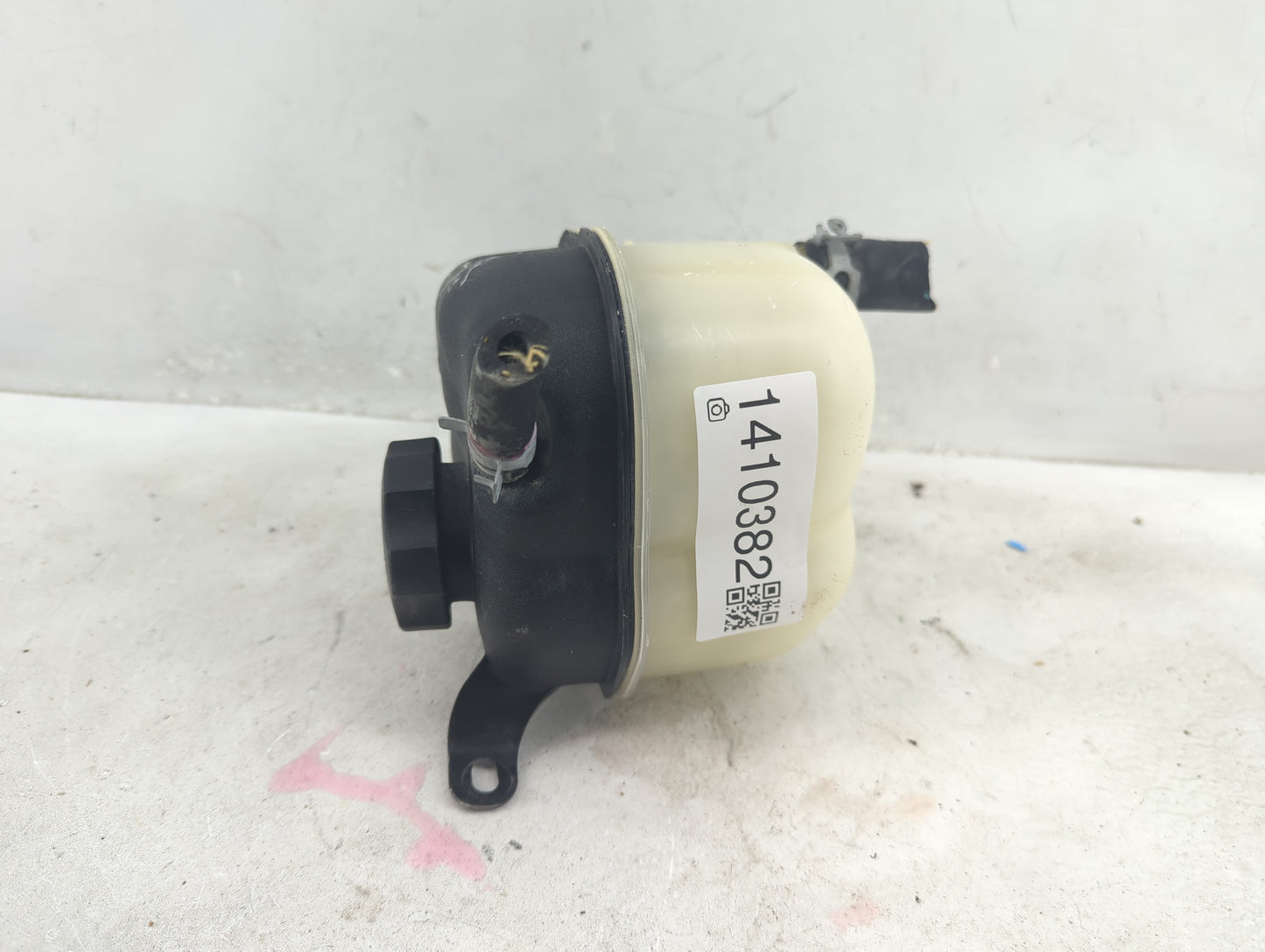 2010 Chevrolet Equinox Radiator Coolant Overflow Expansion Tank Bottle - Oemusedautoparts1.com