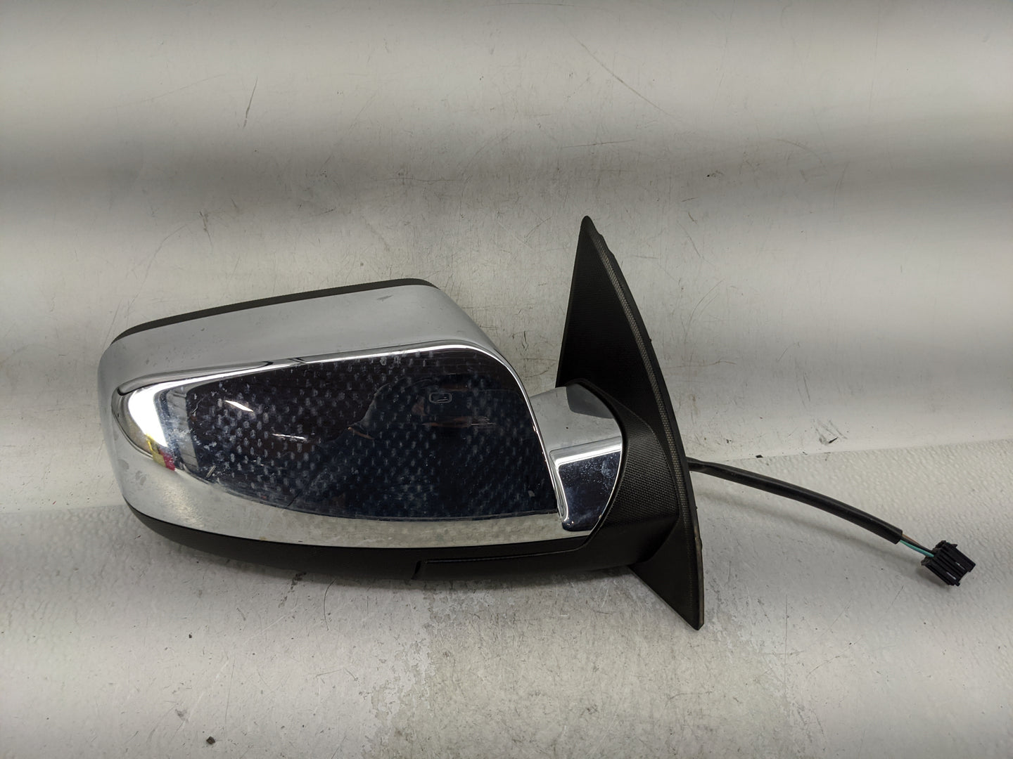 2010-2011 Chevrolet Equinox Passenger Side View Mirror - Right Door Mirror OEM Used - Oemusedautoparts1.com
