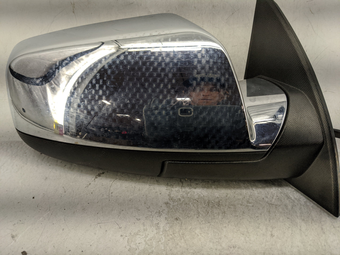 2010-2011 Chevrolet Equinox Passenger Side View Mirror - Right Door Mirror OEM Used - Oemusedautoparts1.com