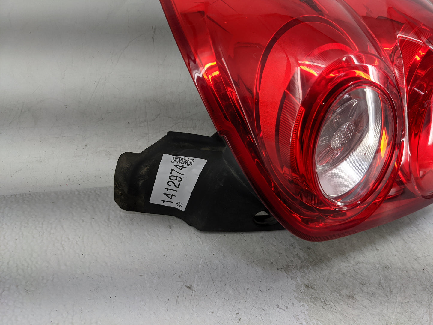 2010-2015 Chevrolet Equinox Tail Light Assembly Passenger Right OEM Fits Fits 2010 2011 2012 2013 2014 2015 OEM Used Auto Pa