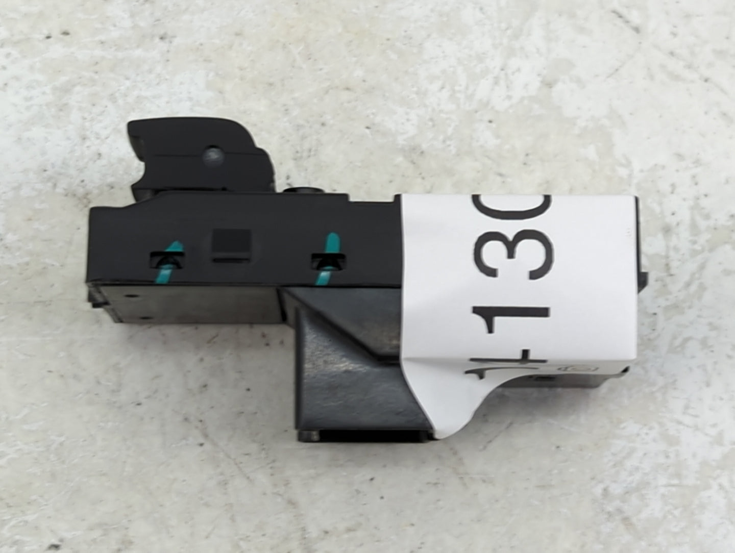 2010 Chevrolet Equinox Passenger Right Power Window Switch 13305370 - Oemusedautoparts1.com