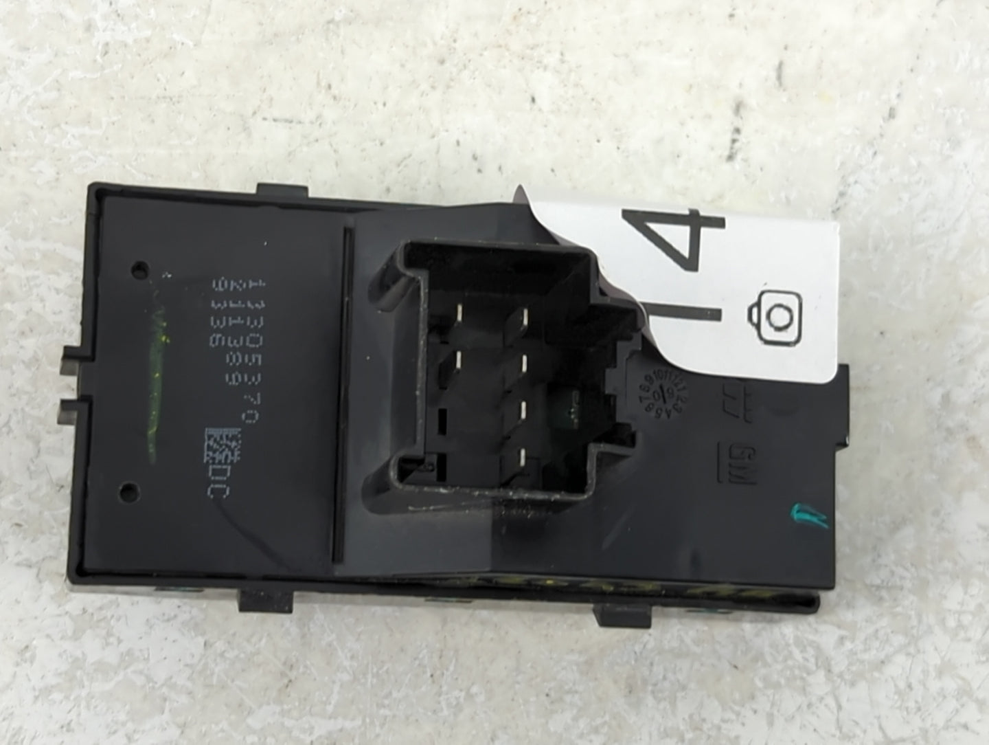 2010 Chevrolet Equinox Passenger Right Power Window Switch 13305370 - Oemusedautoparts1.com