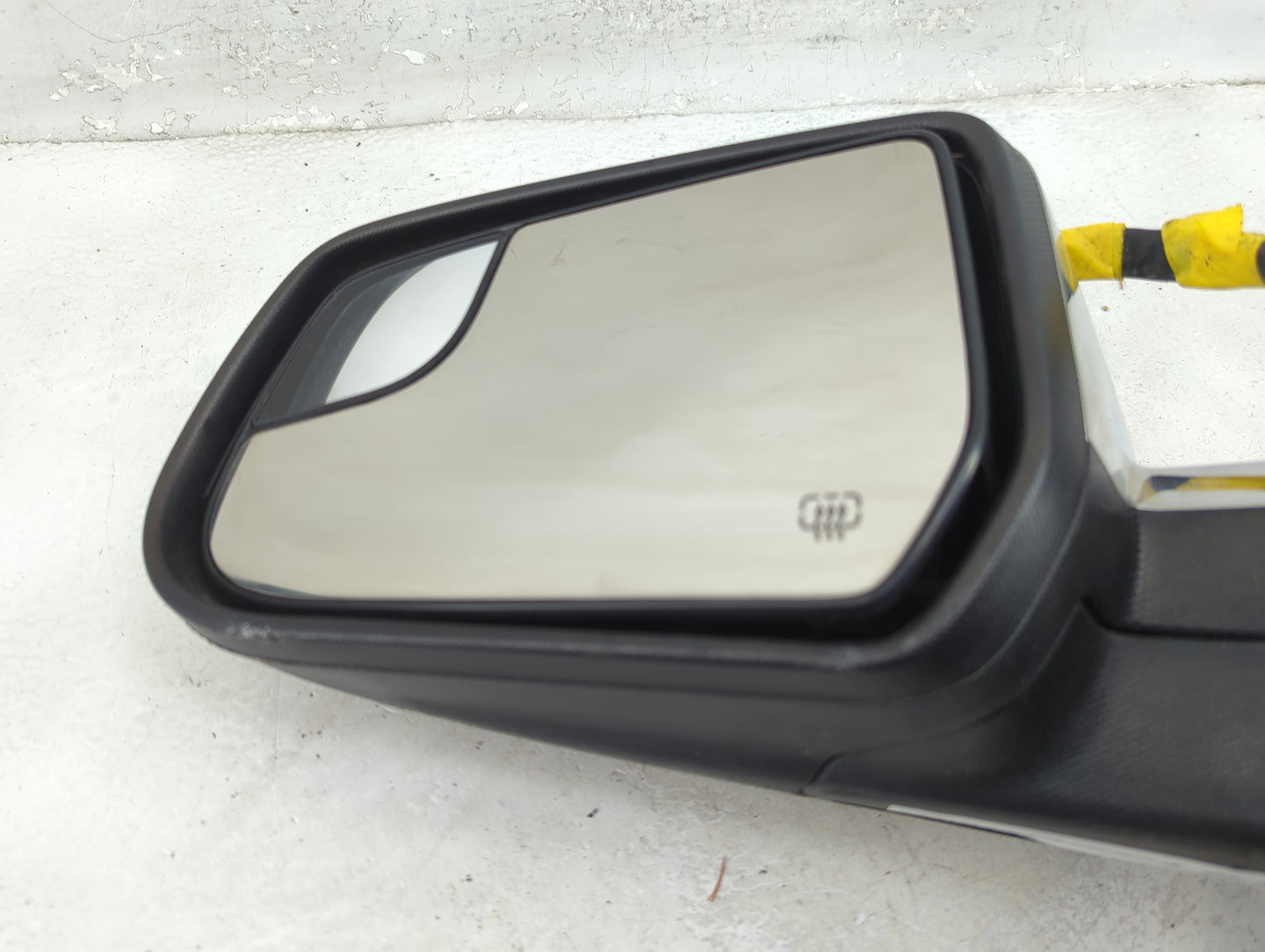 2010-2011 Chevrolet Equinox Driver Side View Mirror - Left Door Mirror OEM Used - Oemusedautoparts1.com