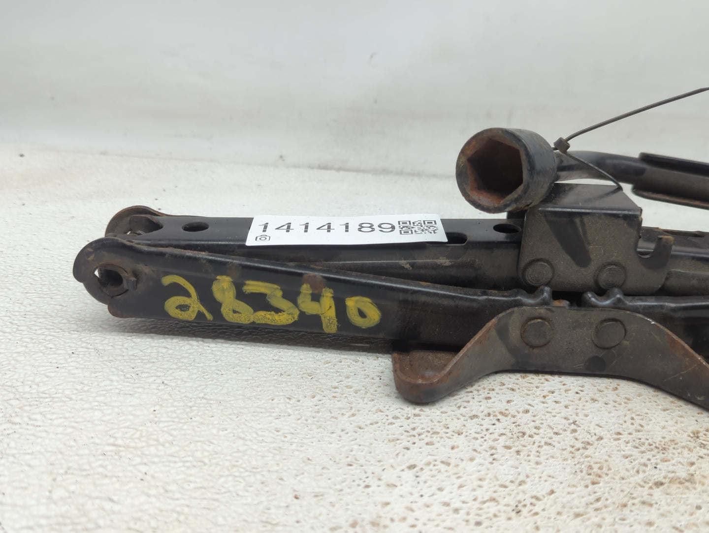 2010 Chevrolet Equinox Spare Scissor Car Jack - Oemusedautoparts1.com