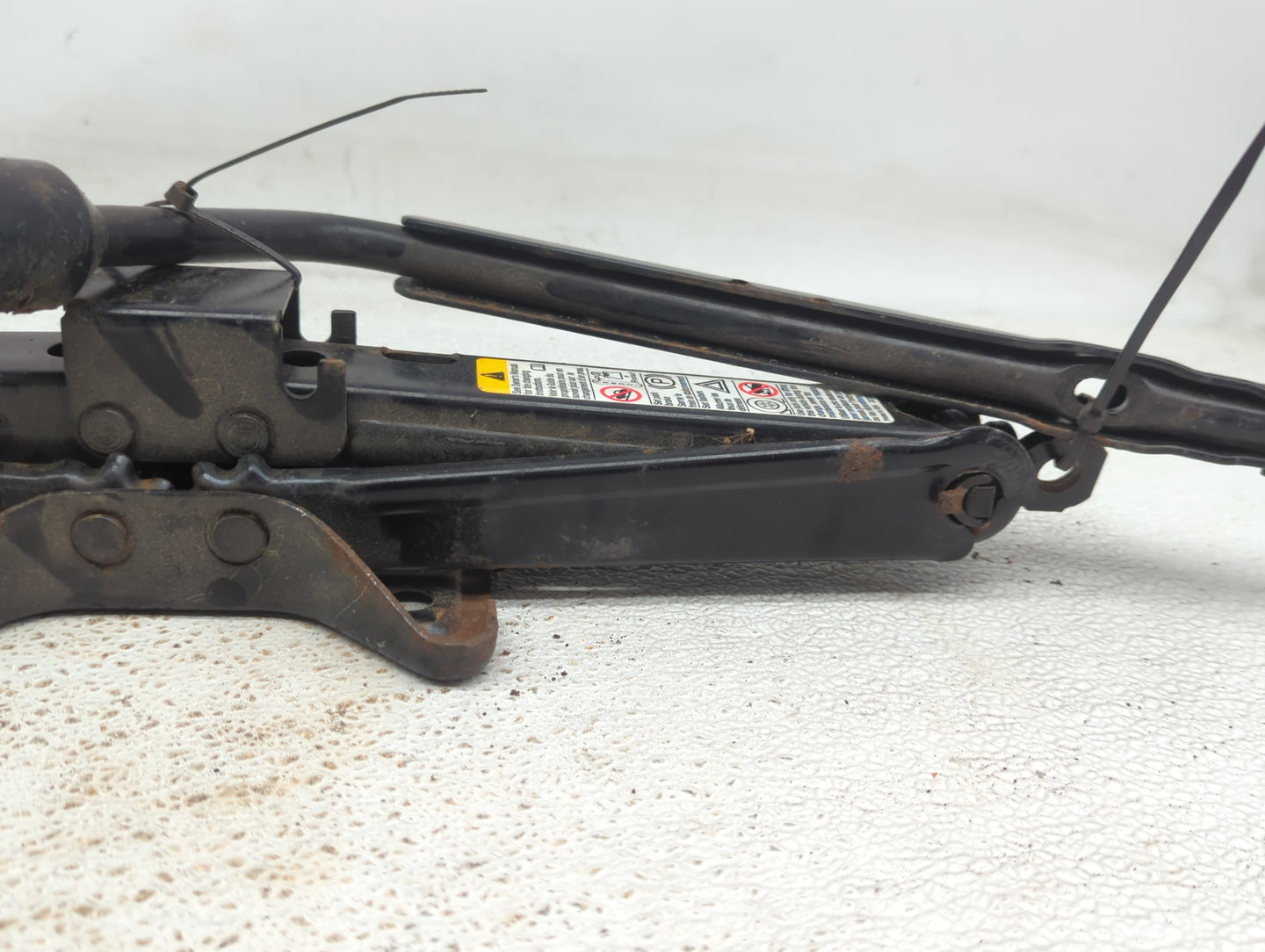 2010 Chevrolet Equinox Spare Scissor Car Jack - Oemusedautoparts1.com