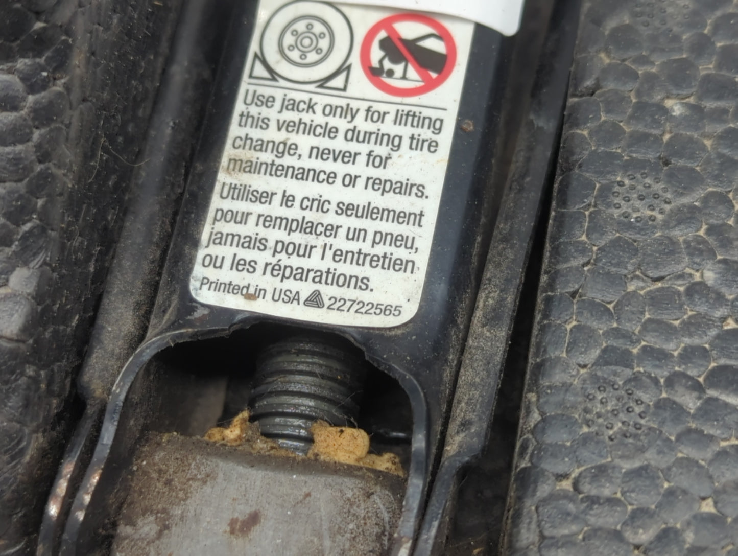 2010 Chevrolet Equinox Spare Scissor Car Jack - Oemusedautoparts1.com