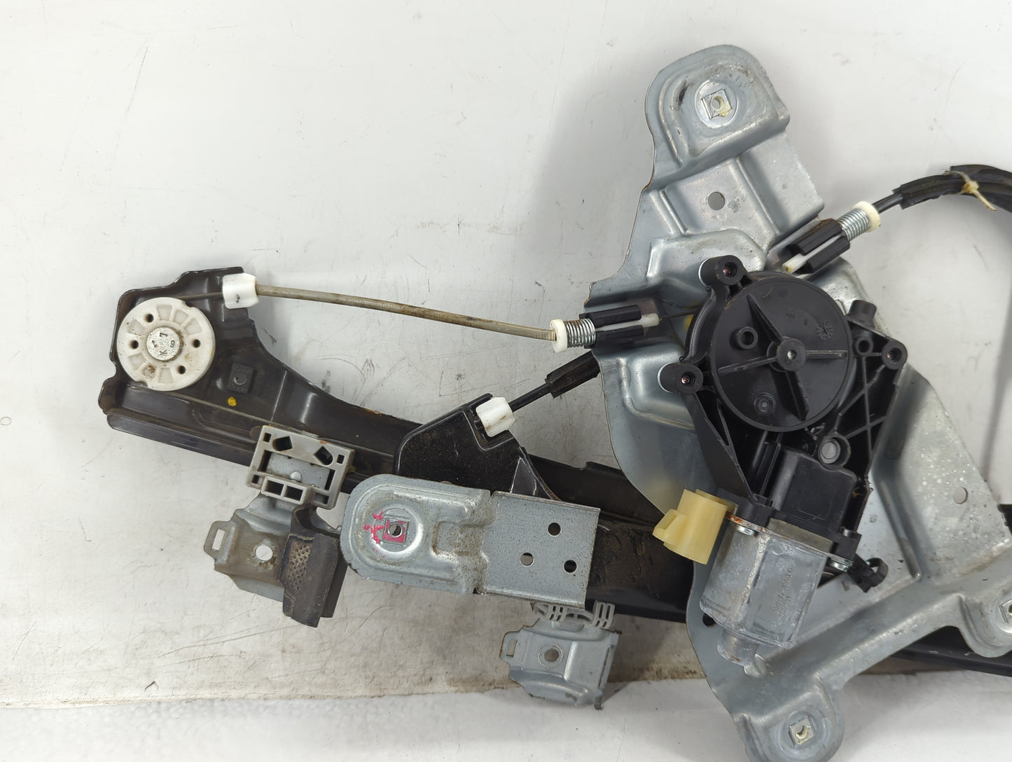 2010-2011 Chevrolet Equinox Used Window Regulator Passenger Front 1414780 - Oemusedautoparts1.com