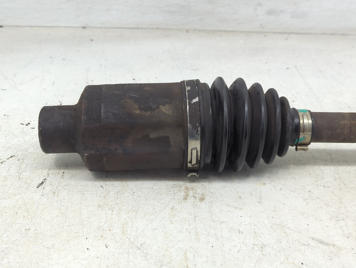 2010-2017 Chevrolet Equinox Axle Shaft Front Passenger Cv C/v - Oemusedautoparts1.com