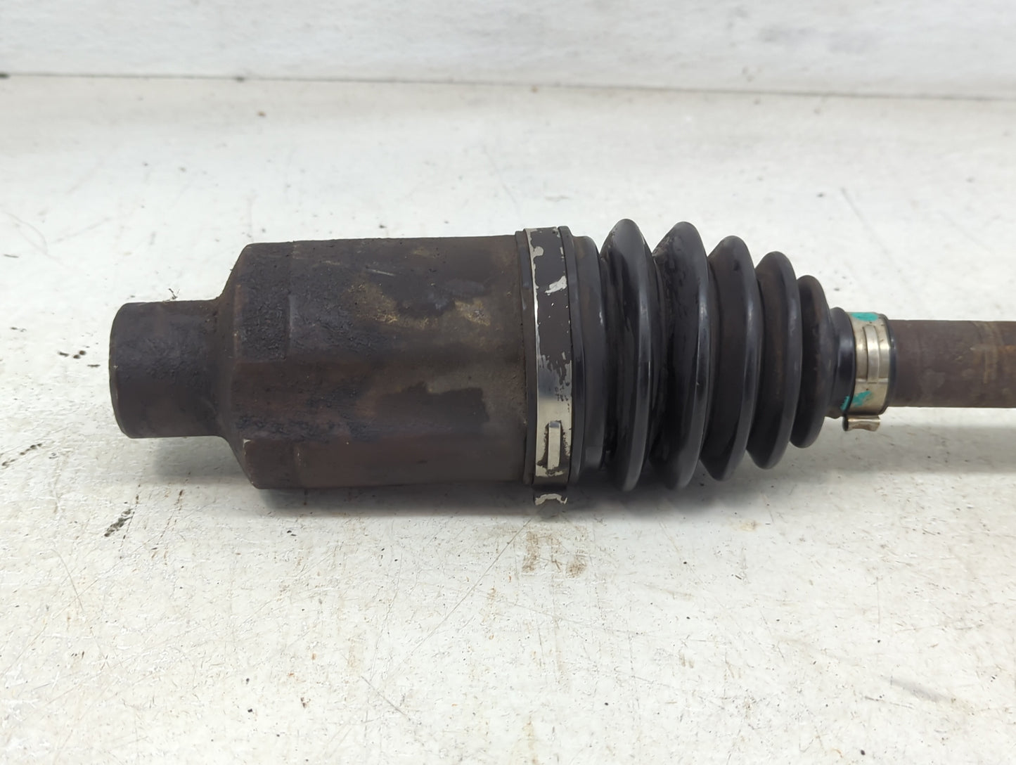 2010-2017 Chevrolet Equinox Axle Shaft Front Passenger Cv C/v - Oemusedautoparts1.com