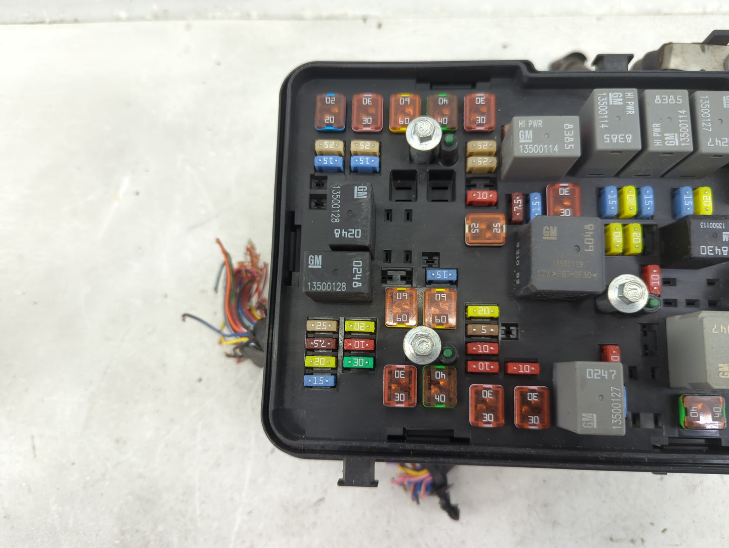 2010 Chevrolet Equinox Fusebox Fuse Box Panel Relay Module P/N:20848337 Fits OEM Used Auto Parts - Oemusedautoparts1.com