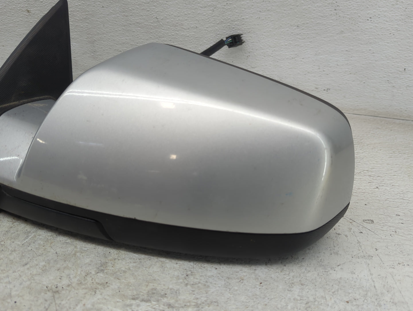 2010-2011 Chevrolet Equinox Driver Side View Mirror - Left Door Mirror OEM Used - Oemusedautoparts1.com