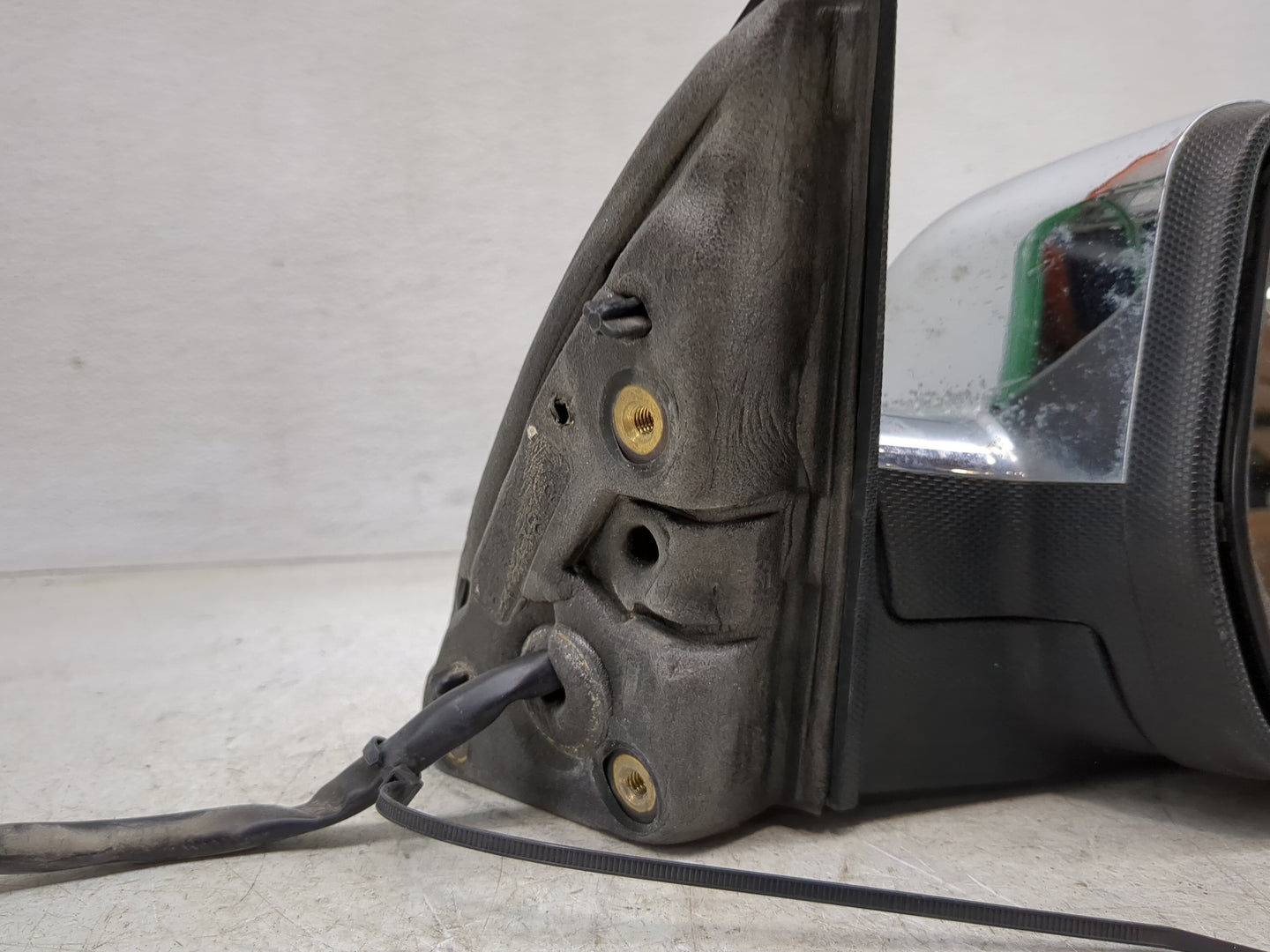2010-2011 Chevrolet Equinox Passenger Side View Mirror - Right Door Mirror OEM Used - Oemusedautoparts1.com