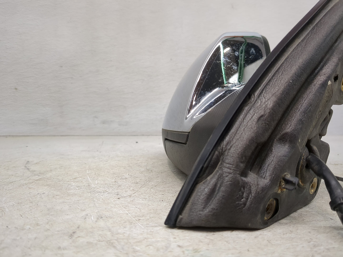 2010-2011 Chevrolet Equinox Passenger Side View Mirror - Right Door Mirror OEM Used - Oemusedautoparts1.com