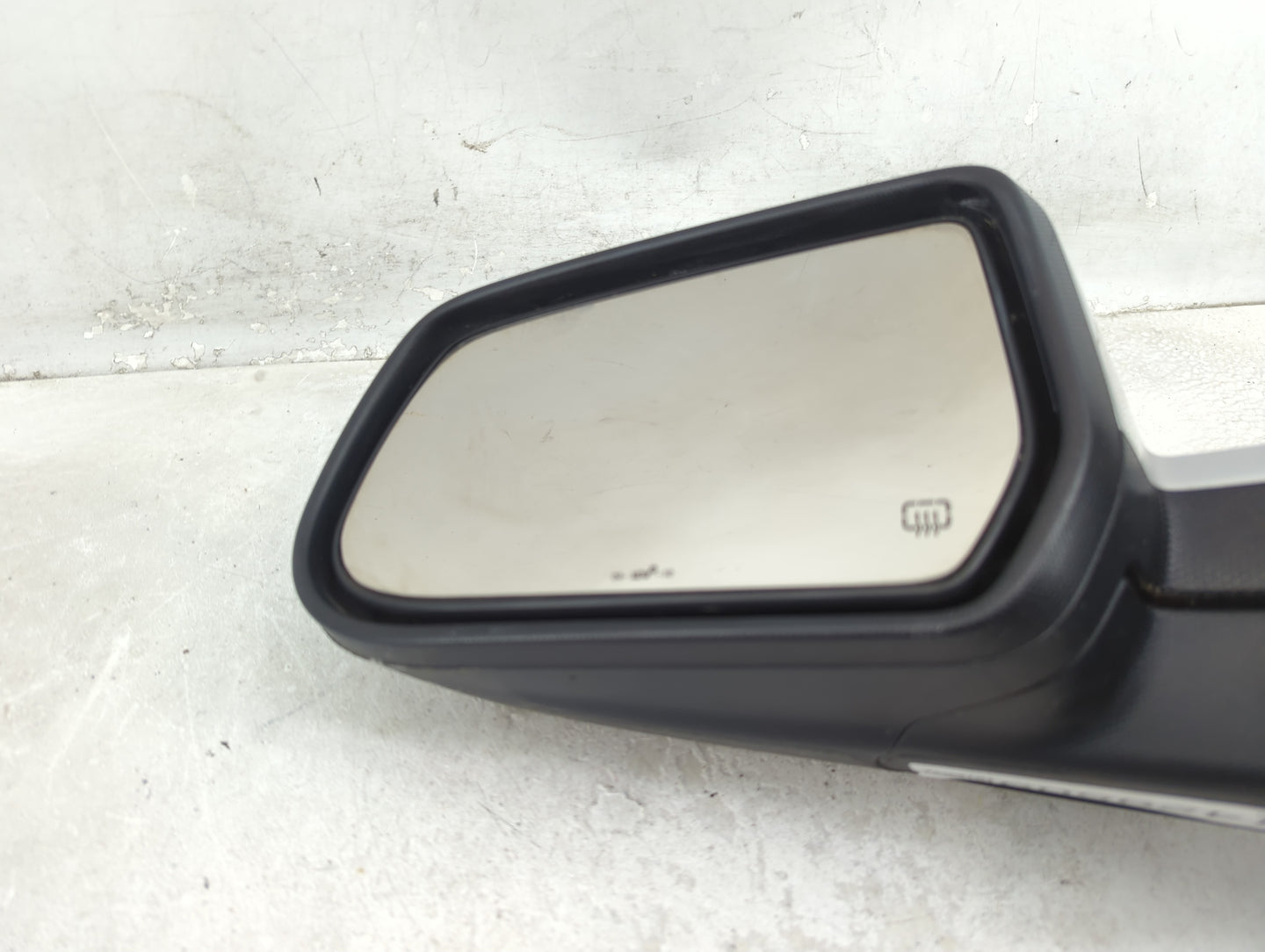 2010-2011 Chevrolet Equinox Driver Side View Mirror - Left Door Mirror OEM Used - Oemusedautoparts1.com