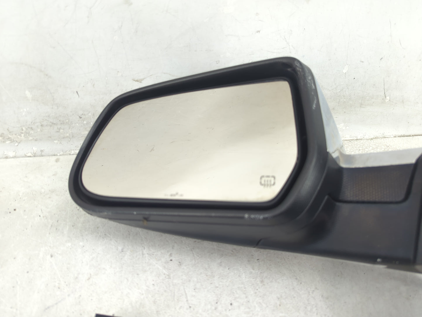 2010-2011 Chevrolet Equinox Driver Side View Mirror - Left Door Mirror OEM Used - Oemusedautoparts1.com