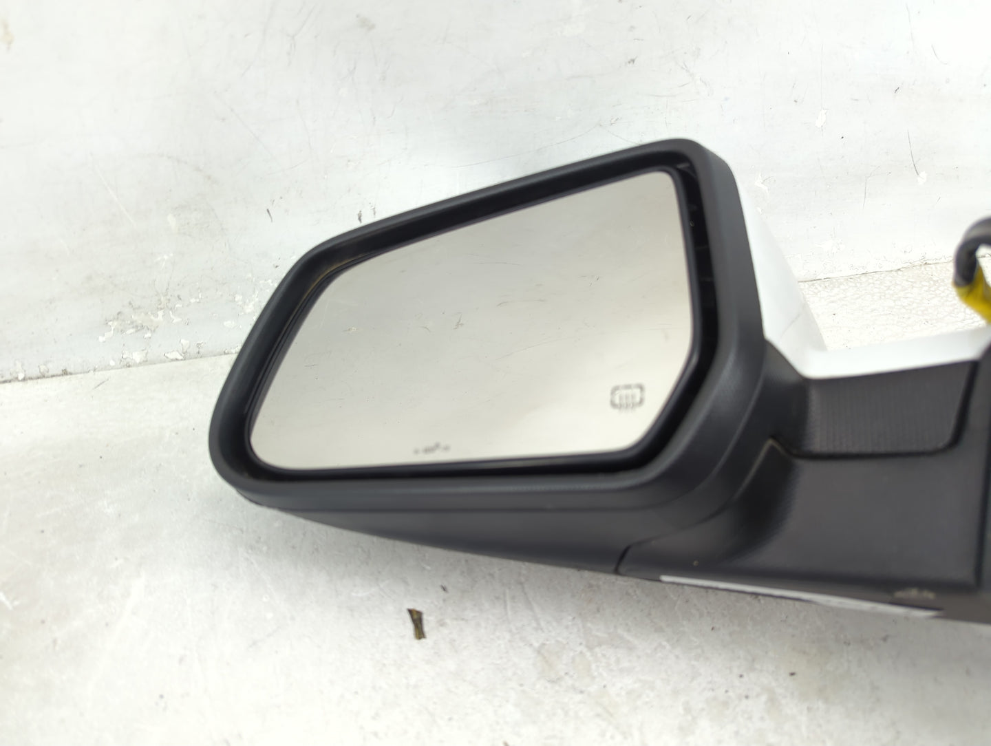 2010-2011 Chevrolet Equinox Driver Side View Mirror - Left Door Mirror OEM Used - Oemusedautoparts1.com