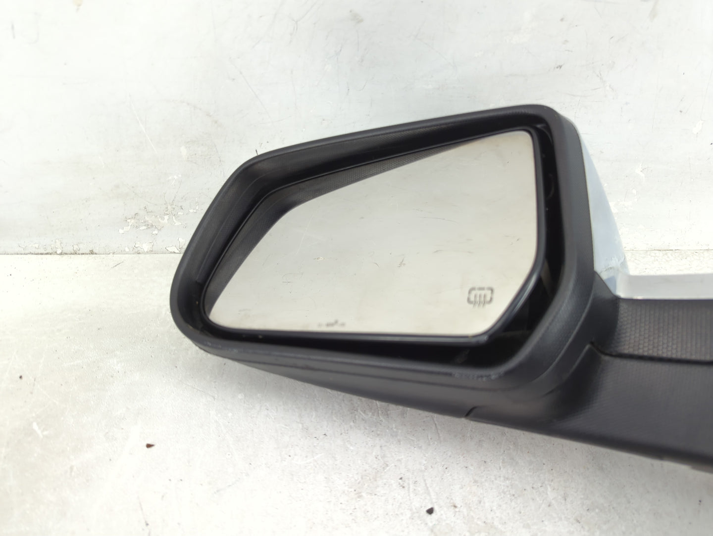 2010-2011 Chevrolet Equinox Driver Side View Mirror - Left Door Mirror OEM Used - Oemusedautoparts1.com