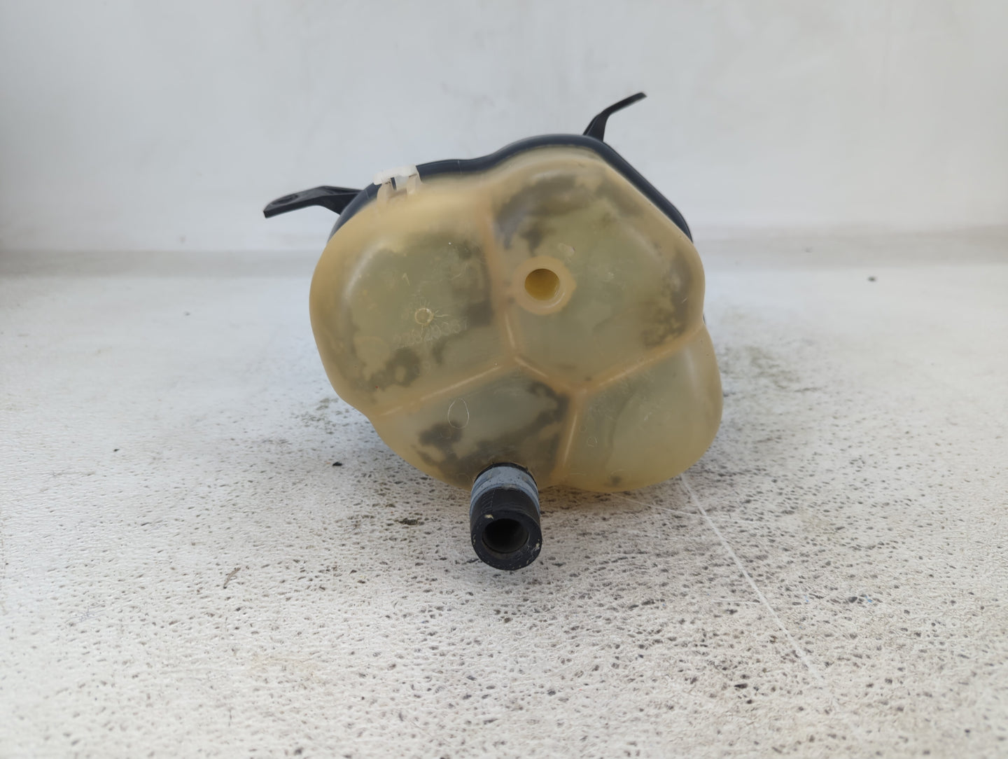 2010 Chevrolet Equinox Radiator Coolant Overflow Expansion Tank Bottle 1432398 - Oemusedautoparts1.com