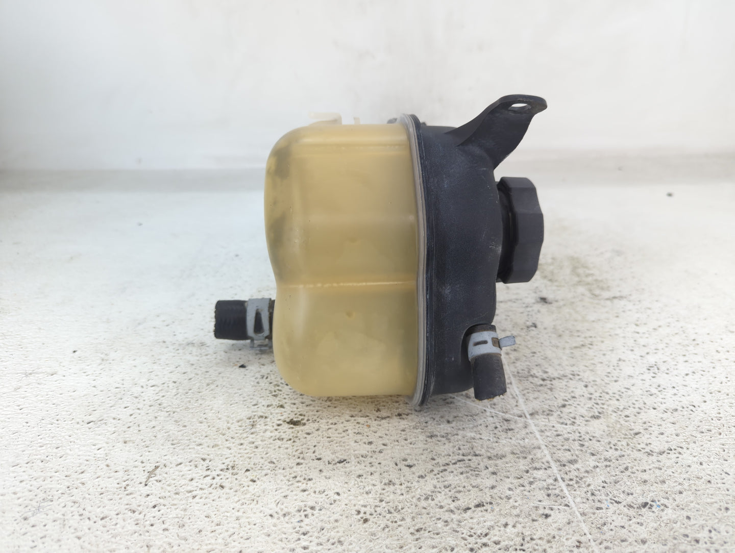 2010 Chevrolet Equinox Radiator Coolant Overflow Expansion Tank Bottle 1432398 - Oemusedautoparts1.com