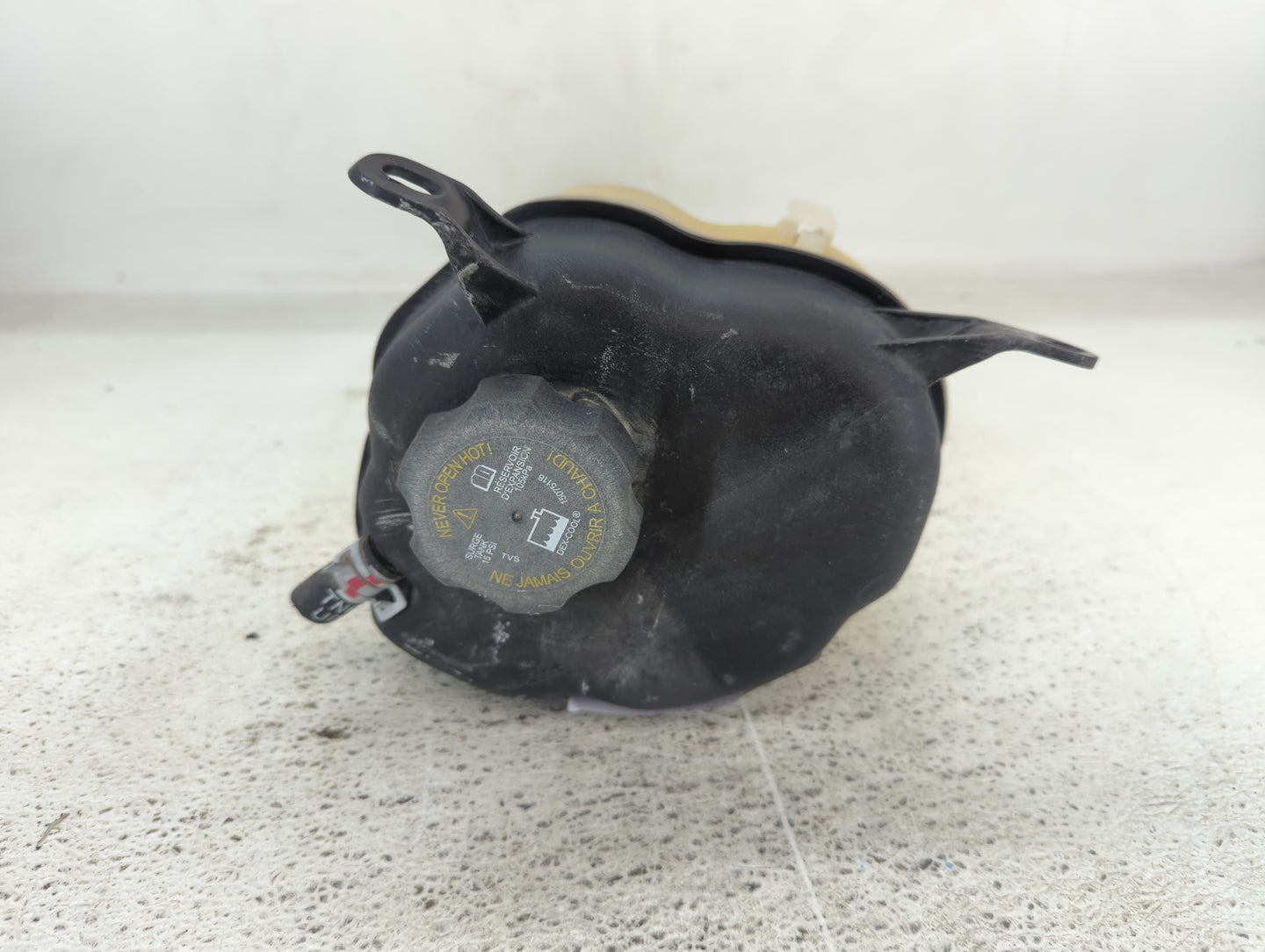 2010 Chevrolet Equinox Radiator Coolant Overflow Expansion Tank Bottle - Oemusedautoparts1.com