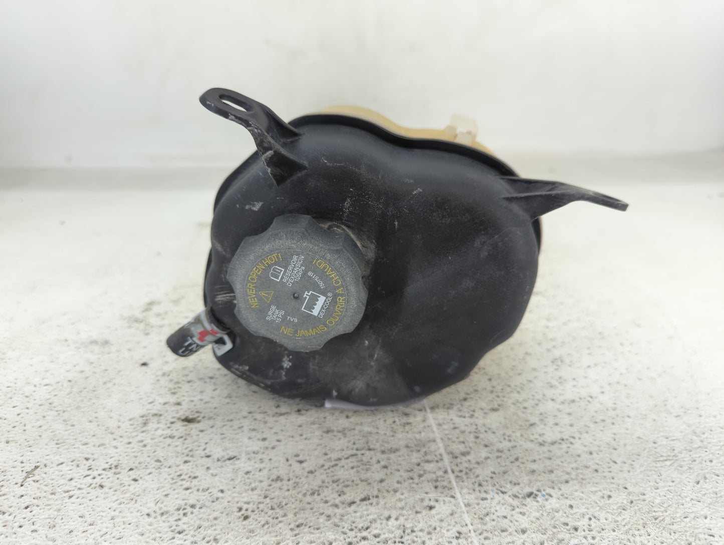 2010 Chevrolet Equinox Radiator Coolant Overflow Expansion Tank Bottle 1432398 - Oemusedautoparts1.com