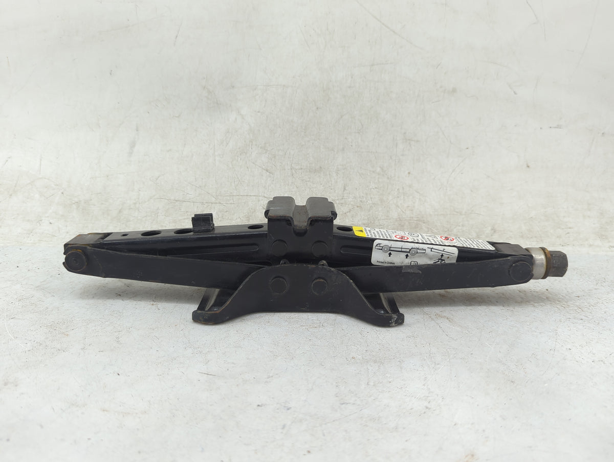 2010 Chevrolet Equinox Spare Scissor Car Jack Black 1460152 - Oemusedautoparts1.com
