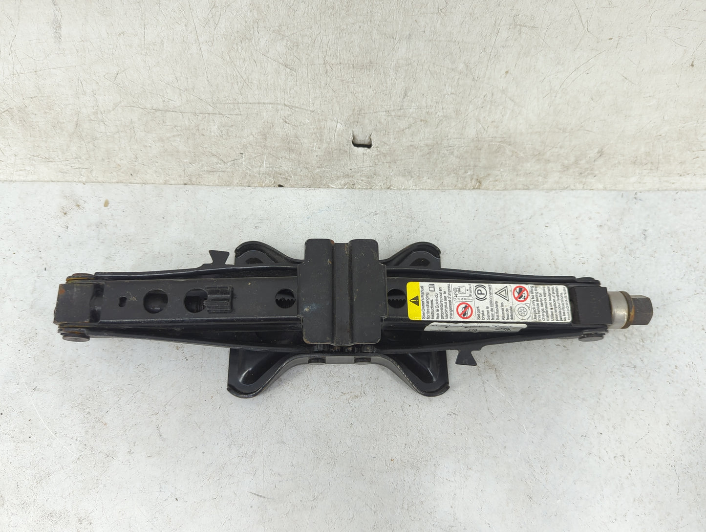 2010 Chevrolet Equinox Spare Scissor Car Jack Black 1460152 - Oemusedautoparts1.com