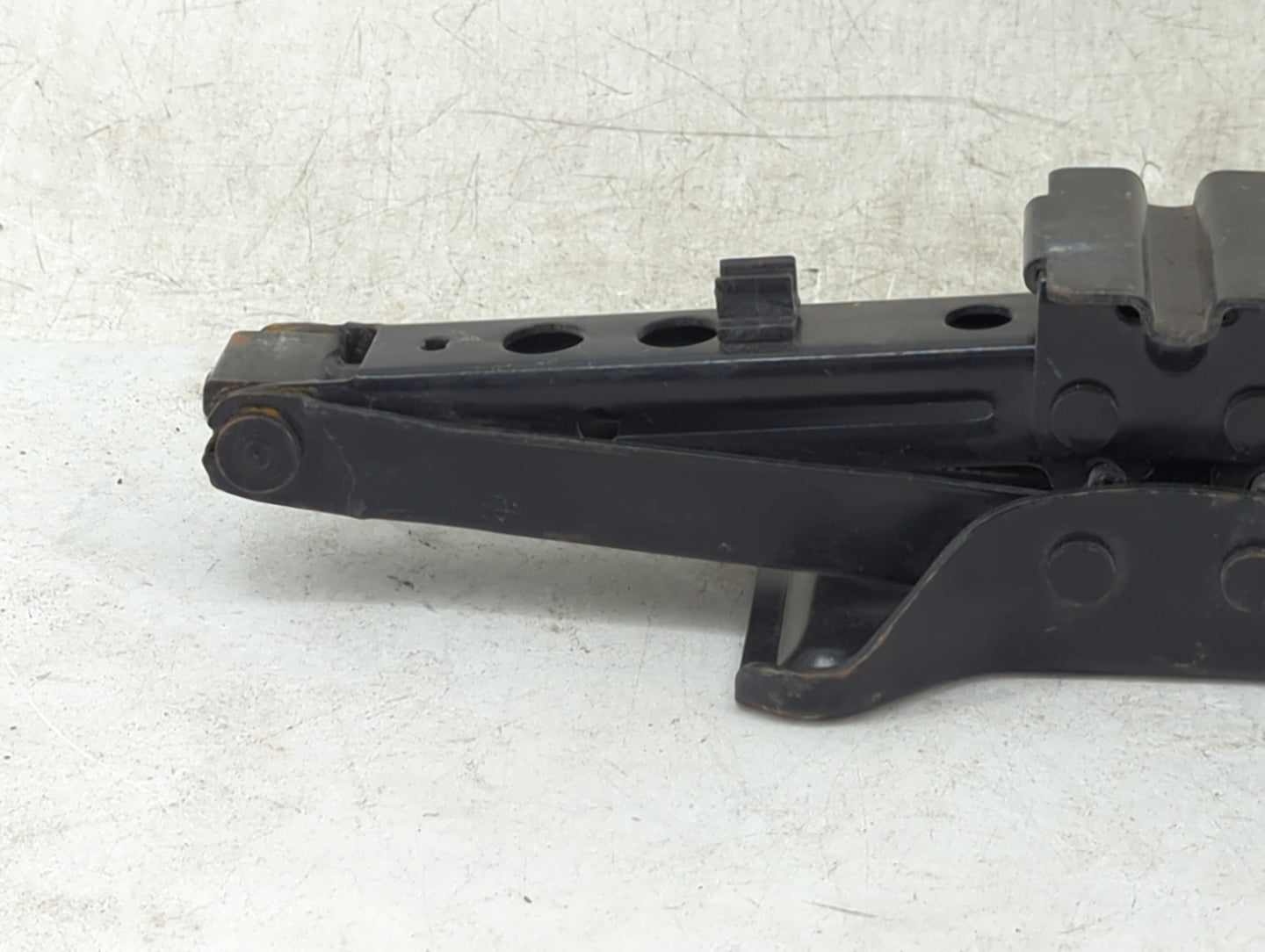 2010 Chevrolet Equinox Spare Scissor Car Jack Black 1460152 - Oemusedautoparts1.com