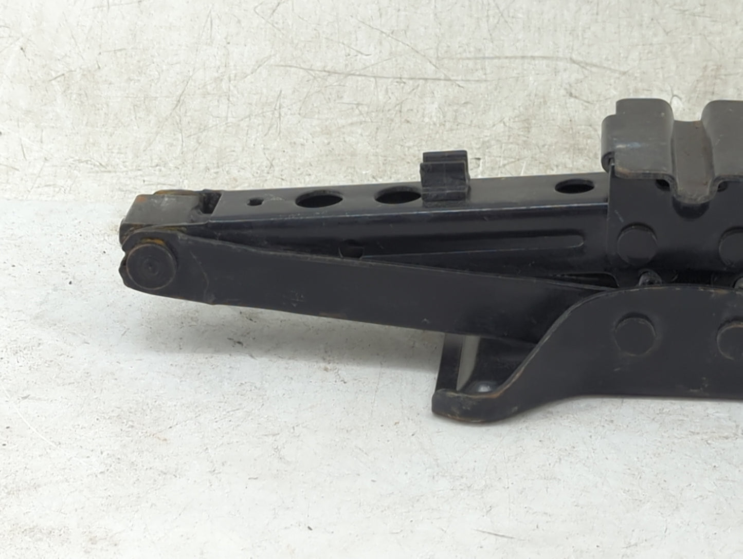 2010 Chevrolet Equinox Spare Scissor Car Jack Black 1460152 - Oemusedautoparts1.com