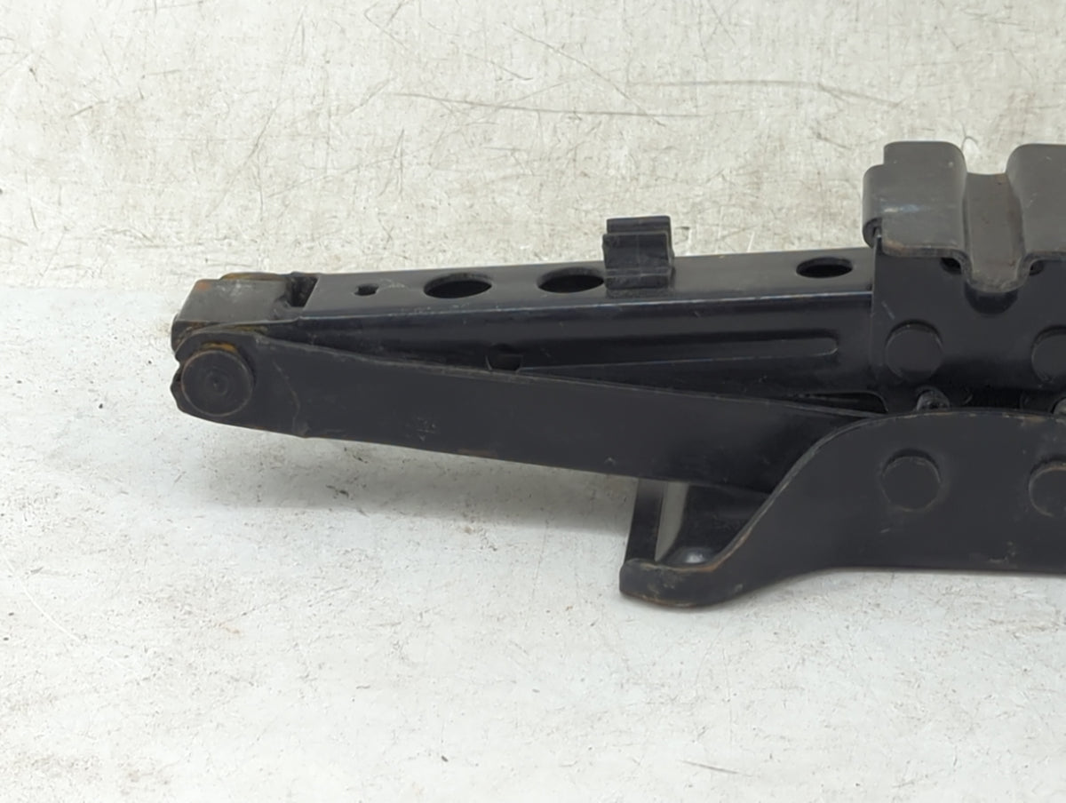 2010 Chevrolet Equinox Spare Scissor Car Jack Black 1460152 - Oemusedautoparts1.com