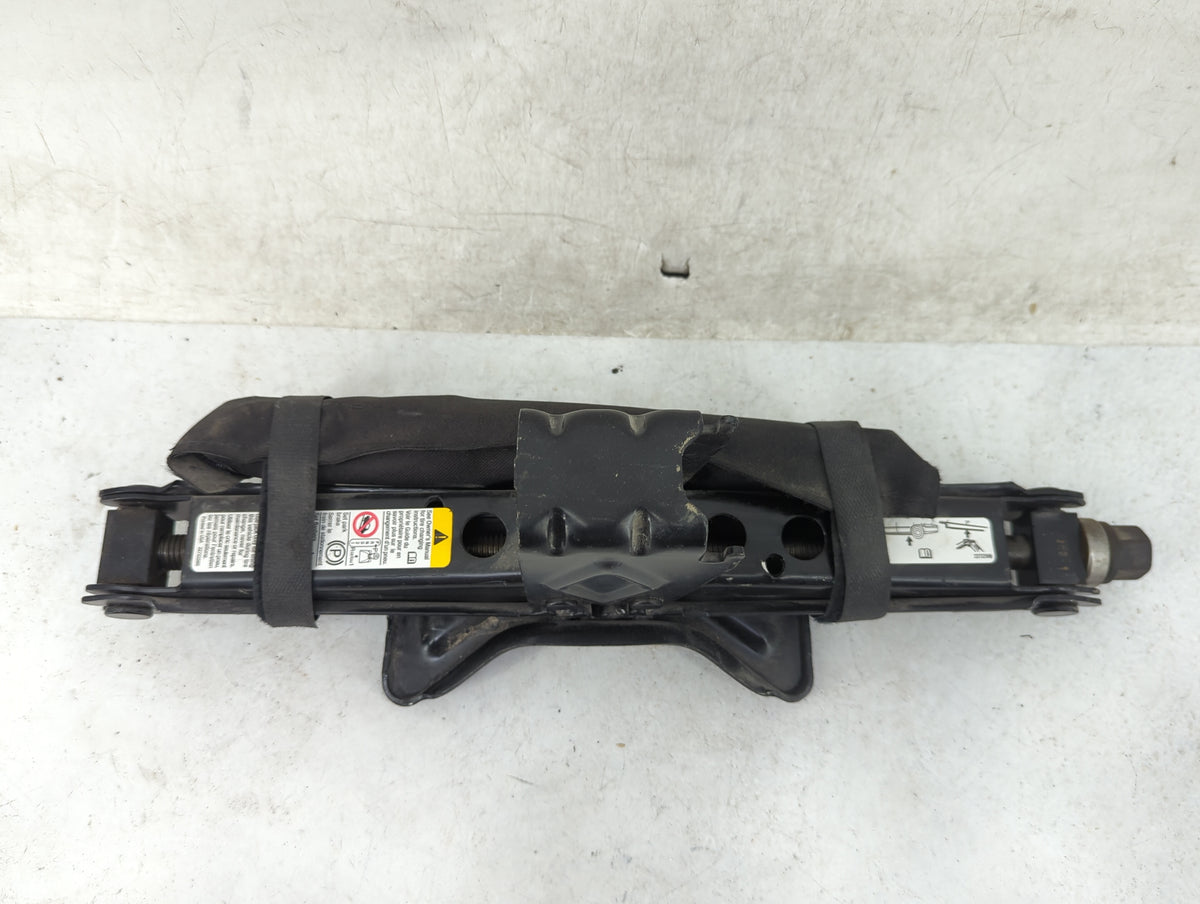 2010 Chevrolet Equinox Spare Scissor Car Jack 1460227 - Oemusedautoparts1.com