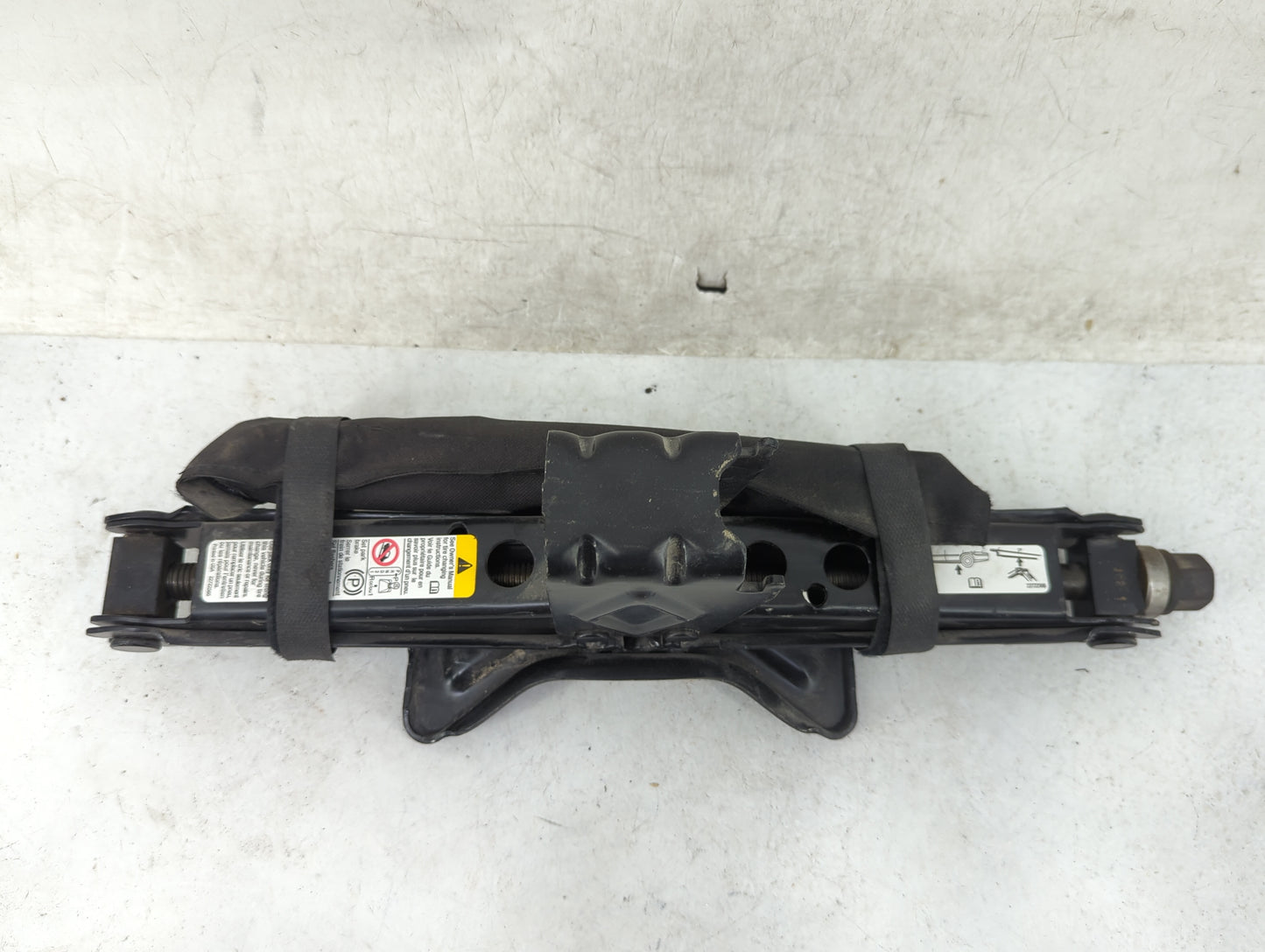 2010 Chevrolet Equinox Spare Scissor Car Jack 1460227 - Oemusedautoparts1.com