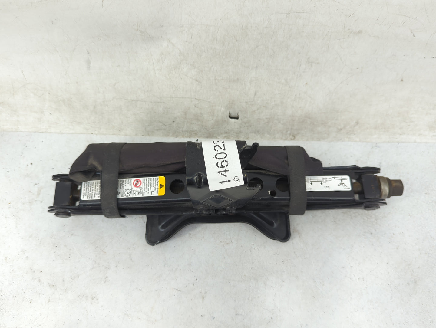 2010 Chevrolet Equinox Spare Scissor Car Jack Black 1460230 - Oemusedautoparts1.com
