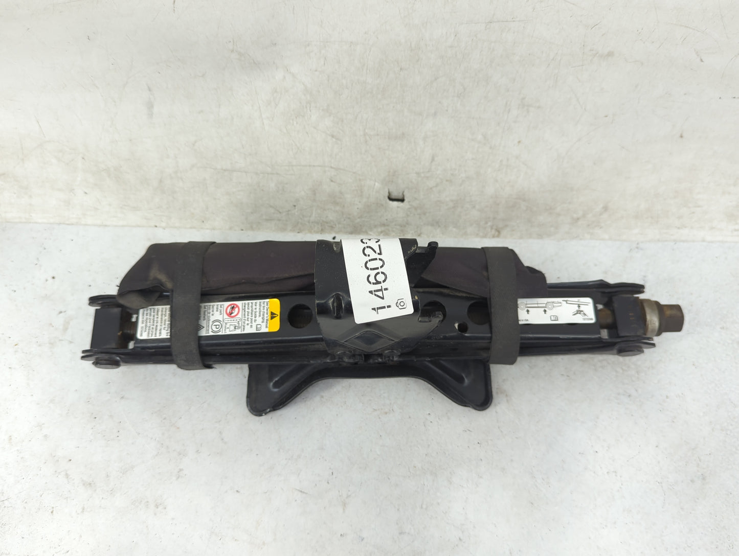 2010 Chevrolet Equinox Spare Scissor Car Jack Black 1460230 - Oemusedautoparts1.com