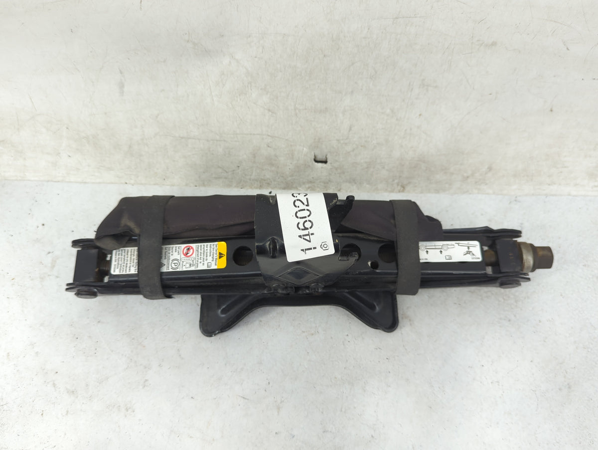 2010 Chevrolet Equinox Spare Scissor Car Jack Black 1460230 - Oemusedautoparts1.com