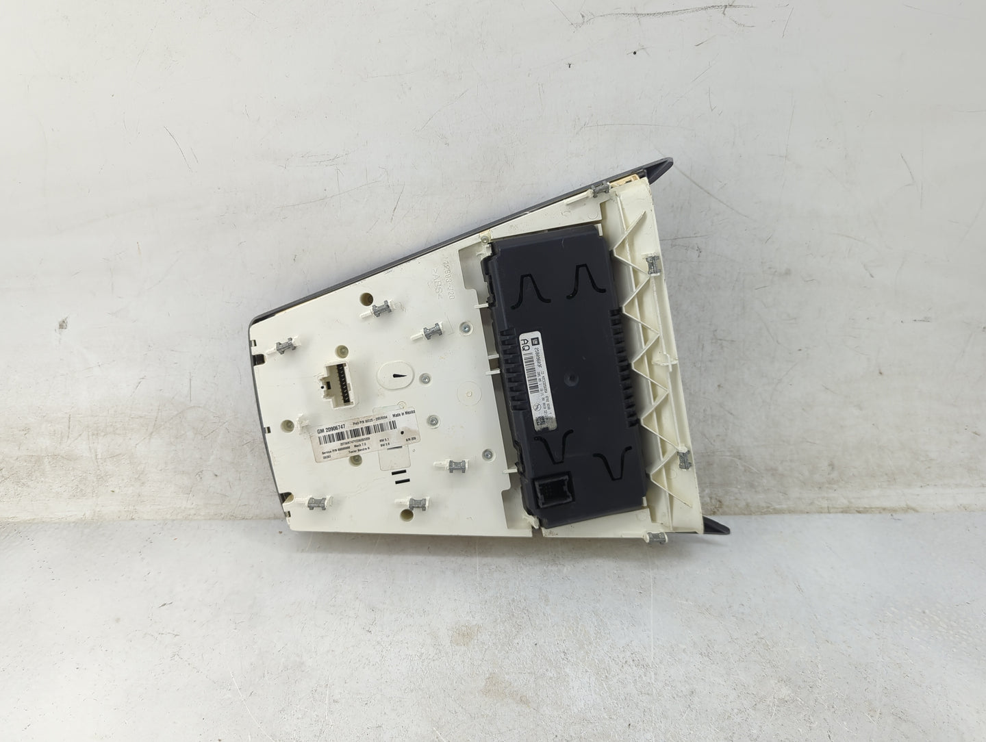 2010-2011 Chevrolet Equinox Radio Control Panel 1464367 - Oemusedautoparts1.com