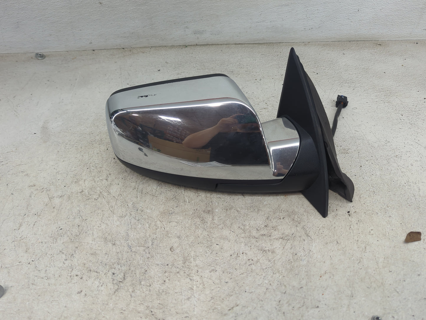2010-2011 Chevrolet Equinox Passenger Side View Mirror - Right Door Mirror OEM Used - Oemusedautoparts1.com