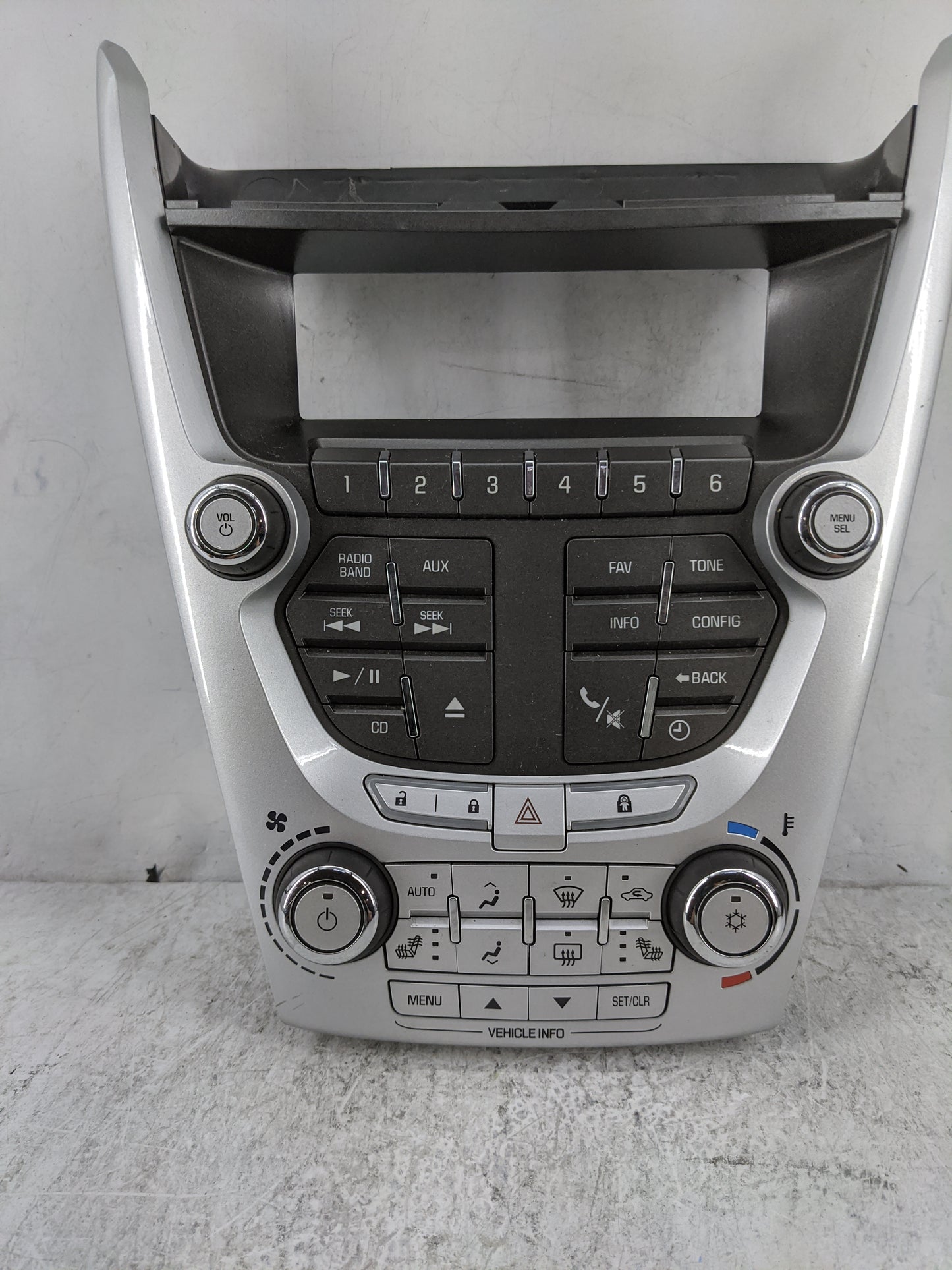 2011-2011 Chevrolet Equinox Radio Control Panel Silver - Oemusedautoparts1.com