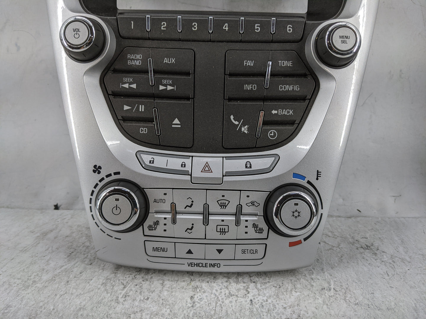 2011-2011 Chevrolet Equinox Radio Control Panel Silver - Oemusedautoparts1.com