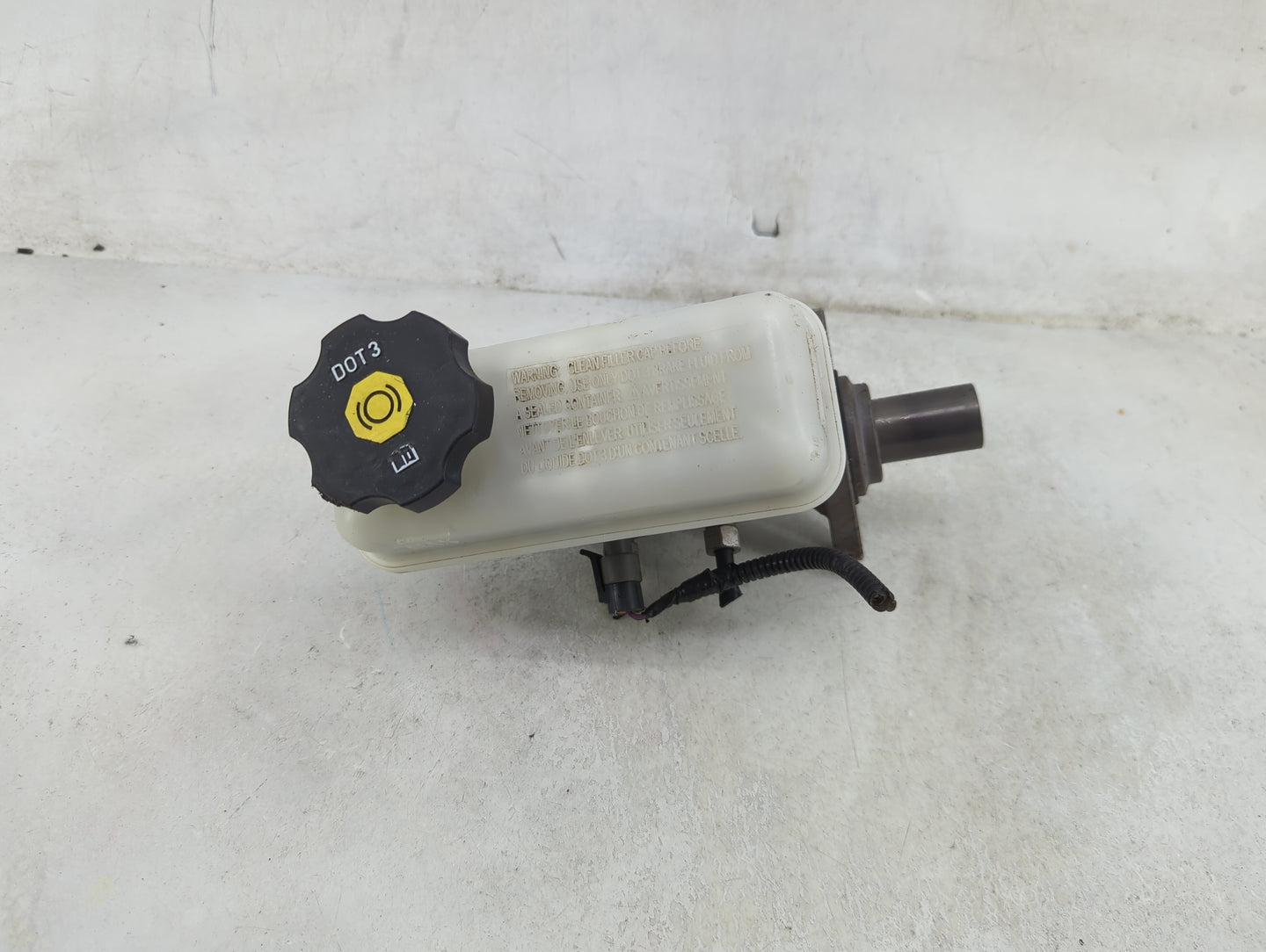 2010-2010 Chevrolet Equinox Brake Master Cylinder 1489096 - Oemusedautoparts1.com