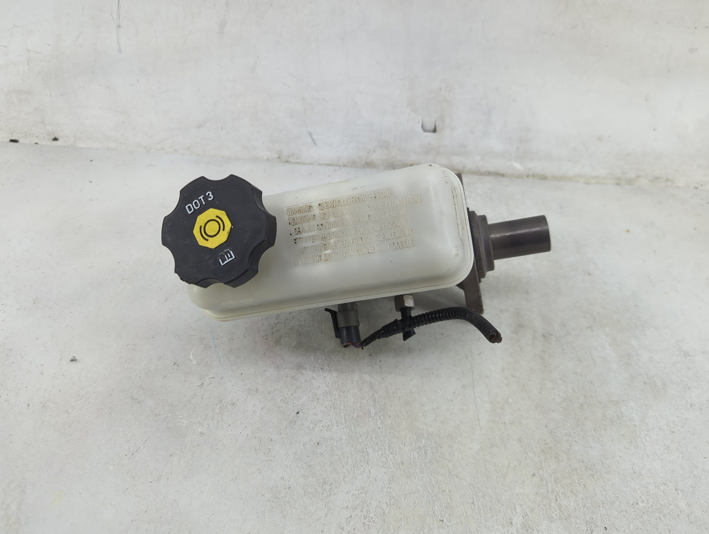 2010-2010 Chevrolet Equinox Brake Master Cylinder 1489096 - Oemusedautoparts1.com