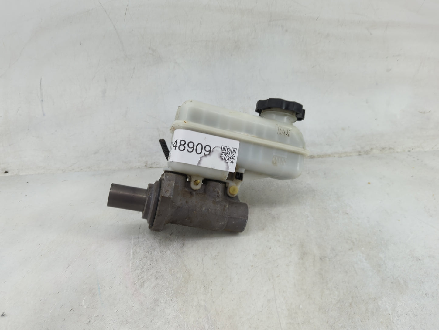 2010-2010 Chevrolet Equinox Brake Master Cylinder 1489096 - Oemusedautoparts1.com